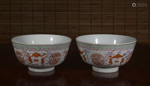 A pair of Wu cai bowl