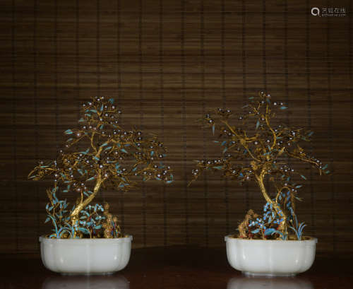 A pair of jade flowerpot
