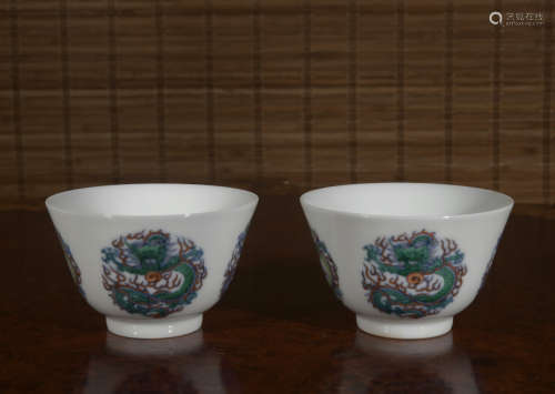 A pair of Wu cai 'dragon' cup