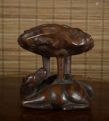 A wood Ganoderma lucidum ornament