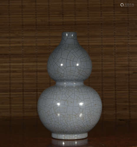 A officer glazed gourd-shaped vase