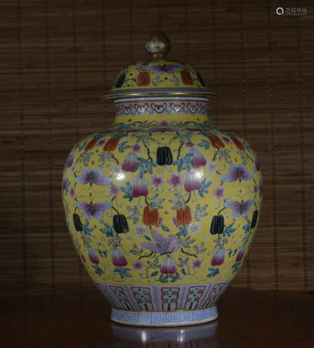 A Wu cai 'fruits' jar and cover