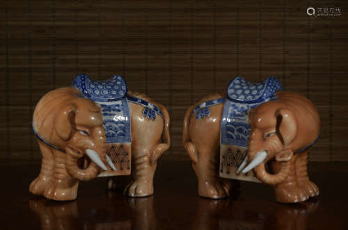 A pair of Wu cai elephant