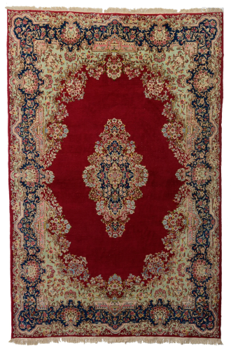 An Oriental Ghoum rug, 217 x 332 cmâ€¦
