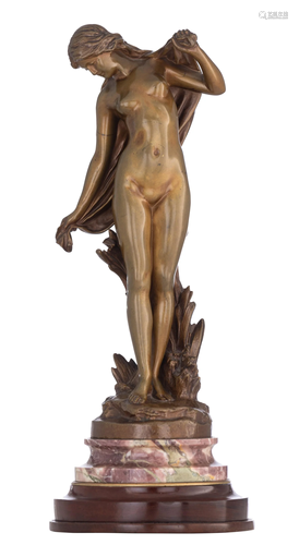 Elegant nude holding a veil, patinated bronze, H 32,5