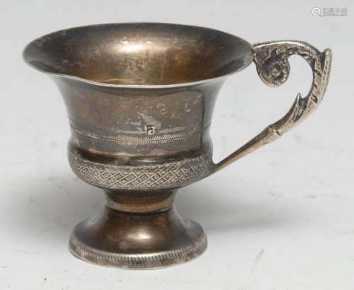 Coupe campana miniature en argent du 19e siècle, anse en for...