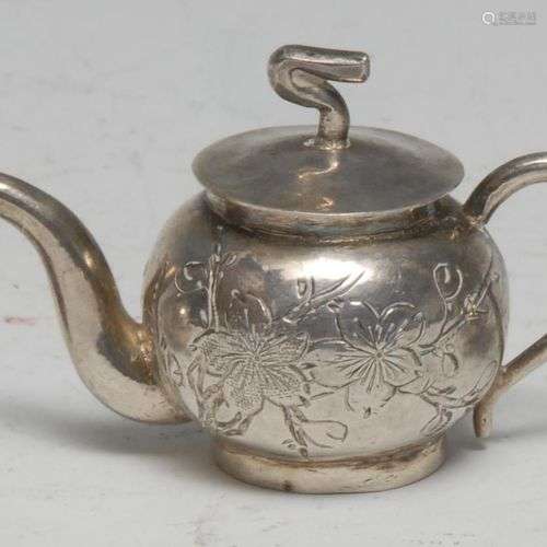Service à thé miniature chinois en argent, comprenant une th...