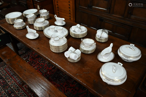 An extensive Spode china 'Queen's Gate' dinner, tea and