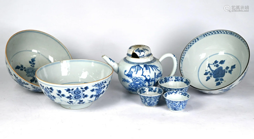 Seven items of 18th century Chinese blue and white