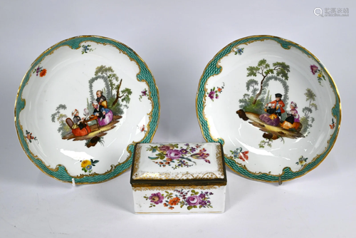 A German porcelain trinket box