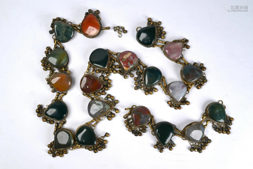 A chain-linked belt with 20 heart-shaped agates