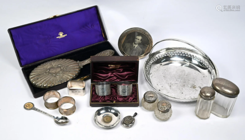 Victorian and later silver napkin rings, etc.
