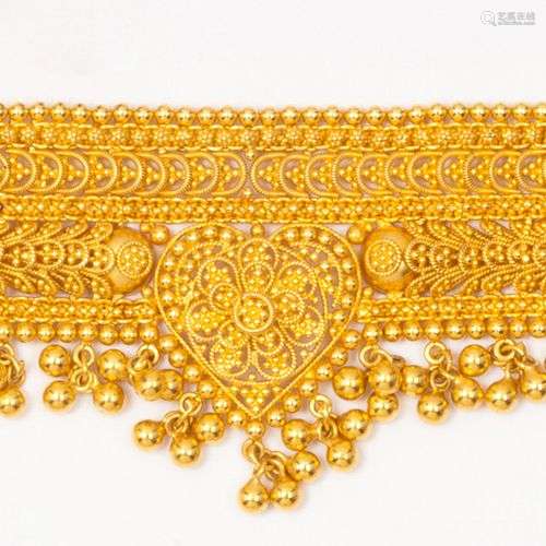 Collier ras-de-cou en or jaune finement torsadé et perlé, le...