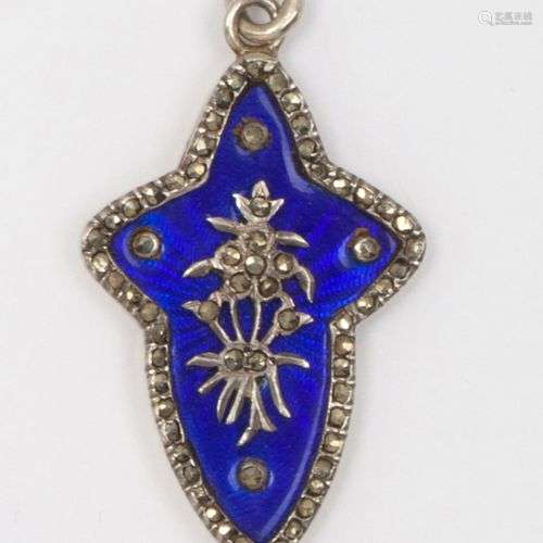 Pendentif « Reliquaire » quadrilobé en argent émaillé bleu b...