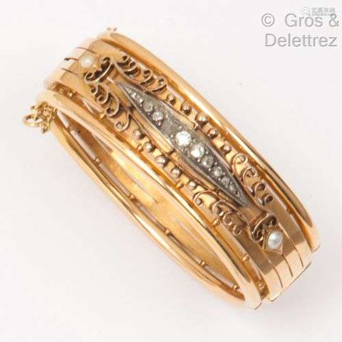 Bracelet « Manchette » en or jaune et argent à décor ajouré ...