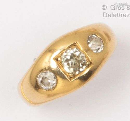 Bague « Jonc » en or jaune, sertie de trois diamants de tail...