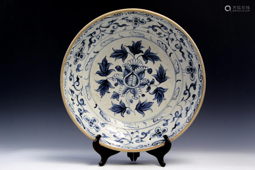 Chinese blue and white porcelain charger, circa 15th