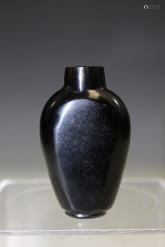 Chinese Dark Glass Snuff Bottle