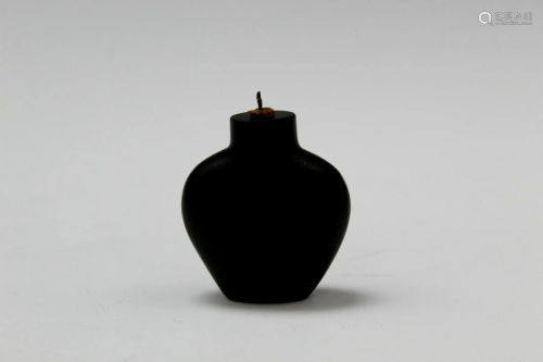Chinese Black Glass Snuff Bottle