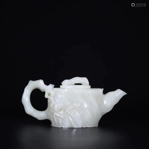 WHITE JADE CARVING 'LONGEVITY PEACH' TEAPOT