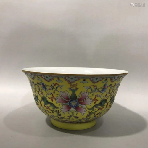 JAUNE GROUND FAMILLE ROSE INTERLOCKING FLOWER BOWL