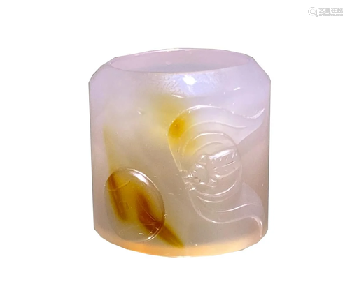 A AGATE CARVING THUMB RING