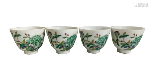 FOUR FAMILLE ROSE FLOWER MOTIF PORCELAIN BOWLS