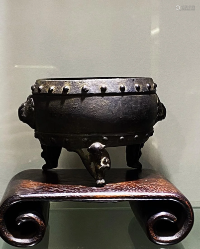 A DOUBLE-EAR DRUM-STUD BRONZE CENSER