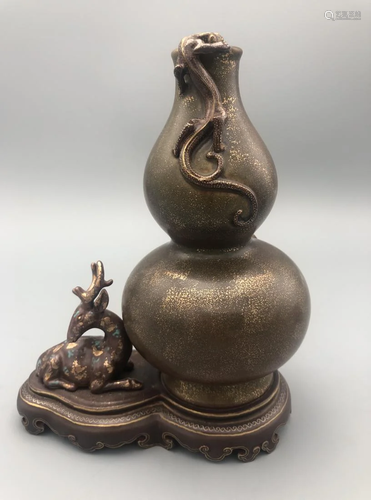 AN IMITATION BRONZE DOUBLE-GOURD & DEER PORCELAIN