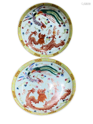 PAIR OF FAMILLE ROSE 'DRAGON AND PHOENIX' DISHES