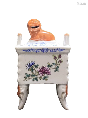 CHINESE FAMILLE ROSE LION NOB PORCELAIN CENSER