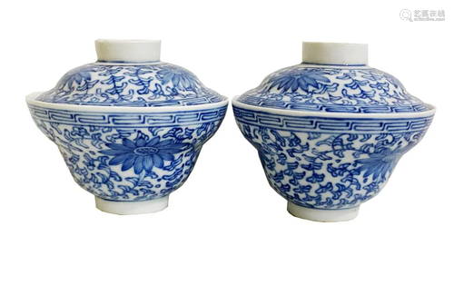 PAIR OF BLUE AND WHITE INTERLOCKING FLOWER CUPS