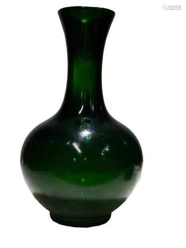 CHINESE JASPER GREEN GLASS PLAIN VASE