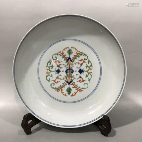 CHINESE BLUE AND WHITE DOUCAI PLATE