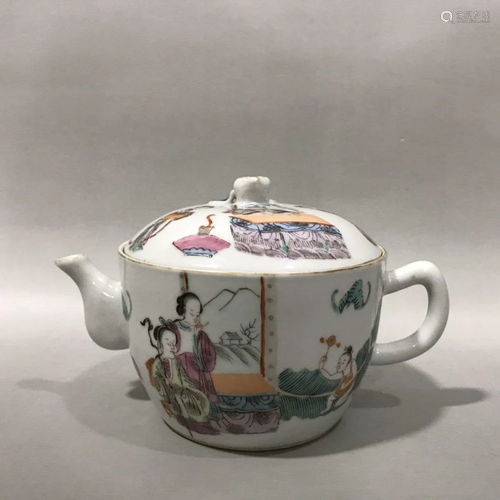 FAMILLE ROSE 'FIGURES' COVERED TEAPOT