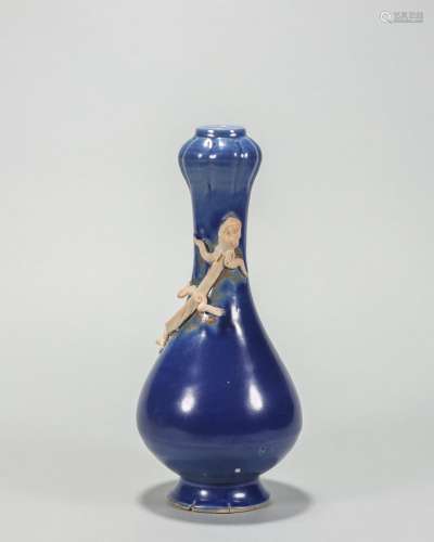 “大明年造”款 霽藍釉堆塑螭龍紋蒜頭瓶