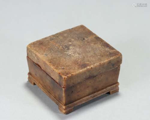 “筆中情”壽山石雕四方印泥盒