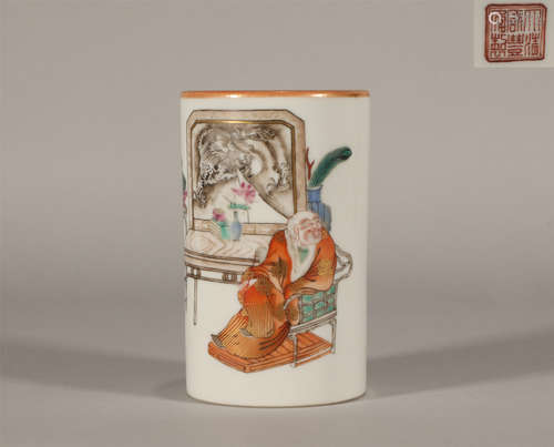 Xianfeng pastel figure pen holder in Qing Dynasty.