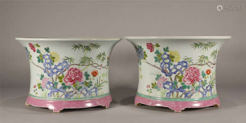 A pair of pastel flower pots in Yongzheng in Qing Dynasty.