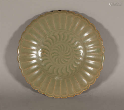 Yuan dynasty Longquan kiln shaving plate.