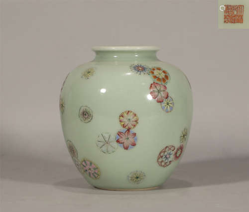 Qing dynasty Qianlong pastel ball flower apple statue.