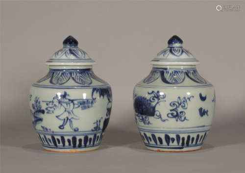 A pair of blue and white figures in Zhengde in the Ming Dyna...