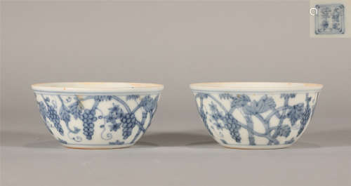 A pair of Chenghua blue and white cups in Ming Dynasty.