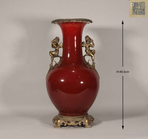 Qing dynasty Qianlong red glaze viewing bottle.
