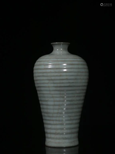 Chinese Guan Ware Porcelain Vase