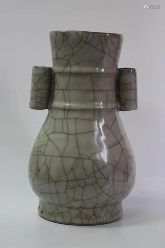 Chinese Longquan Guan Vase