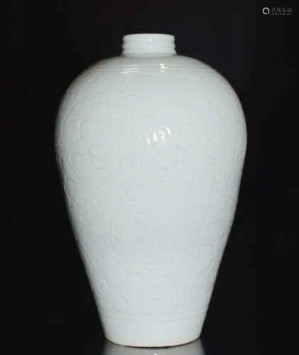 Chinese White glazed Porcelain Vase