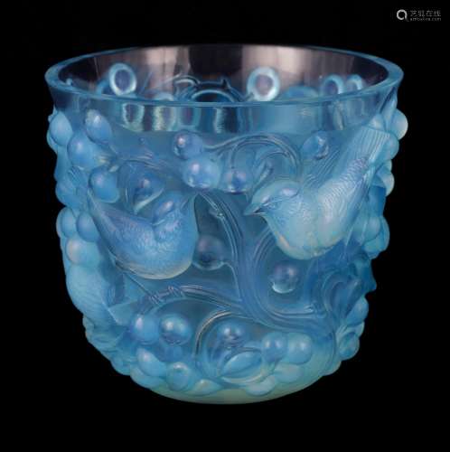 AN R LALIQUE 'AVALLON' BLUE STAINED VASE