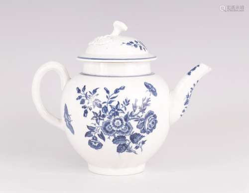 AN 18TH CENTURY WORCESTER BLUE AND WHITE TEAPOT