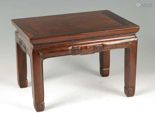 AN 18TH CENTURY CHINESE HARDWOOD STOOL / SMALL OCCASIONAL TA...